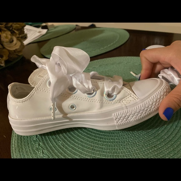 White CONVERSE with iridescent details. - Picture 5 of 8